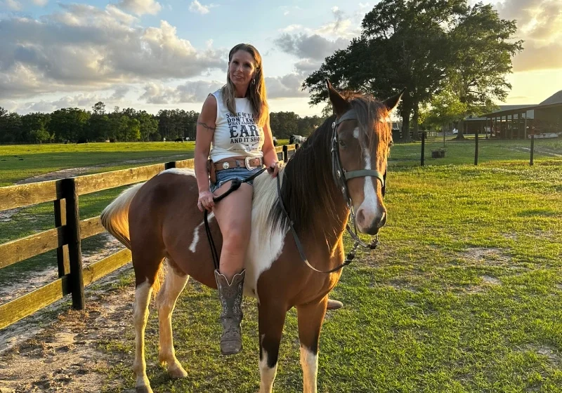67f59109b9c86_2EE45A1A-2E8D-4DDC-9226-127CB26DD196(1) A woman sitting on the back of a horse.